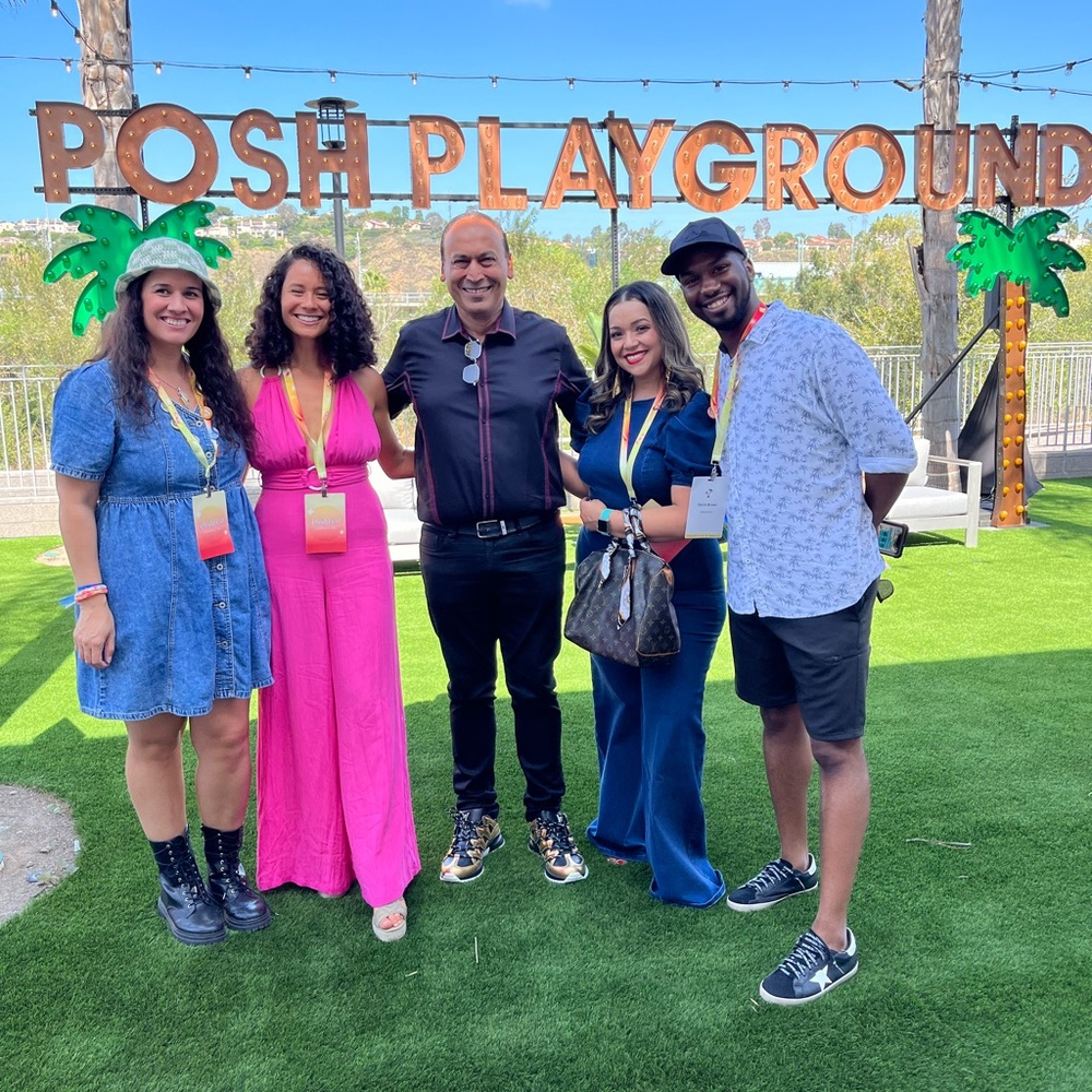 𝗛𝗲𝘆 𝗜’𝗺 𝗞𝗲𝗻𝘇𝗶𝗲 🙋🏽‍♀️ 𝗝𝗼𝗶𝗻 𝗺𝘆 𝗟𝗜𝗩𝗘 𝘀𝗵𝗼𝘄𝘀 𝘄𝗲𝗲𝗸𝗱𝗮𝘆𝘀 𝗮𝘁 𝟳𝗮𝗺 𝗖𝗧!🌞 - Picture 2 of 16